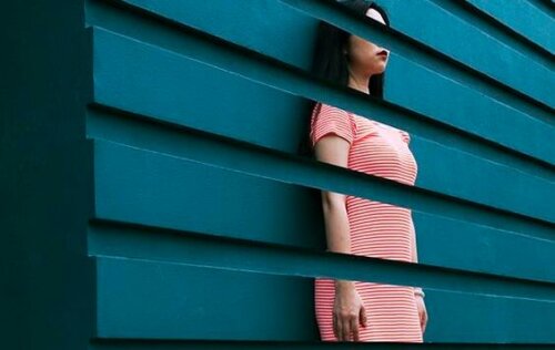 Kvinna fragmenterad av patologisk skuld