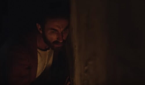 Higinio gömmer sig i Den ändlösa skyttegraven