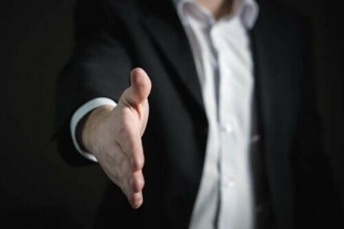 Cialdinis övertalningsprinciper och hur de påverkar oss