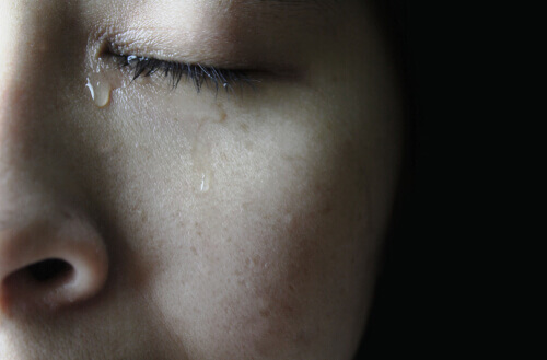 Närbild av en gråtande kvinna