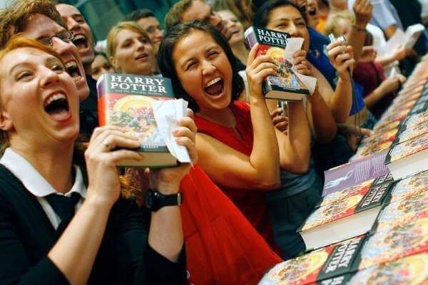 Harry Potter-fans väntade spänt på varje ny bok som gavs ut