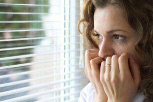 Känner du till dessa typiska symtom på agorafobi?