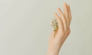 Varför ägnar sig vissa åt självskadebeteende?