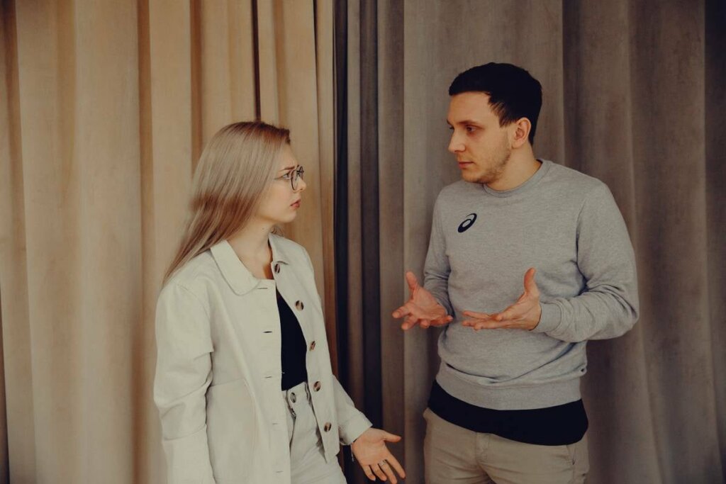 Bristande respekt och isolering är andra varningssignaler i ett förhållande