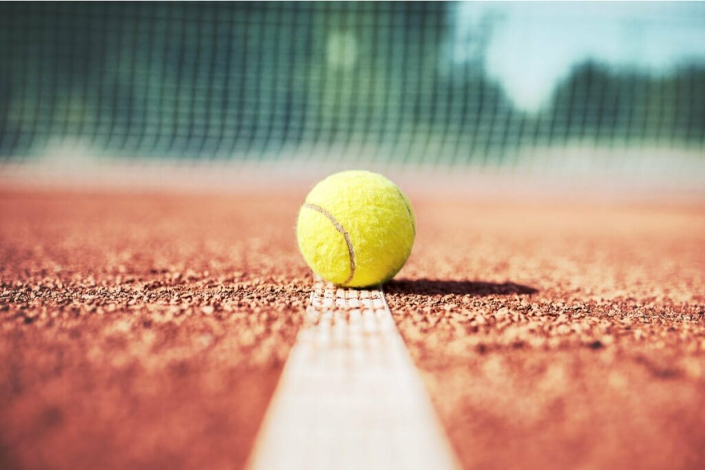 I tennis är det viktigt att inte låta sig distraheras av tillfälliga bakslag
