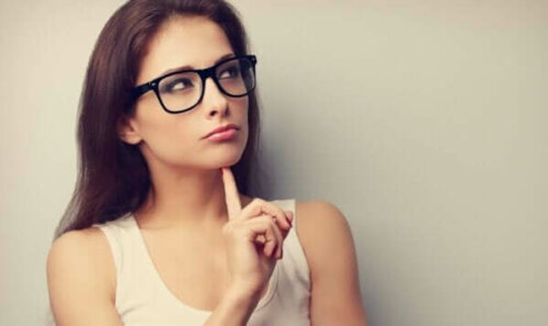 En kvinna som tänker