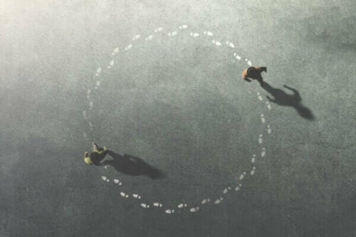 Två personer går i cirklar