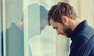 Här är förklaringarna till att ångest gör dig trött