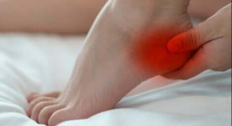 Brännande fötter är vanligare bland kvinnor än bland män