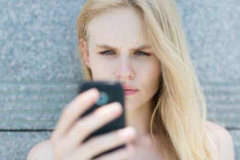 Folks åsikter och kunskap bygger mycket på vad de ser på sociala medier
