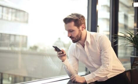 Istället för att ägna oss åt doomscrolling bör vi leva i den verkliga världen