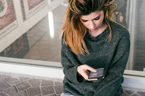 Erfarenhetsundvikande och överdriven smarttelefonanvändning