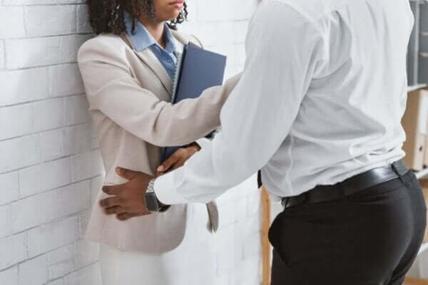 Vad kan man göra åt sexuella trakasserier på arbetsplatsen?