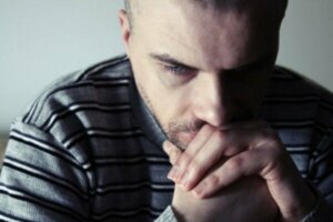 Män och kvinnor upplever depression på olika sätt enligt vetenskapen
