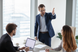 Människor som förolämpar andra, varför gör de det?