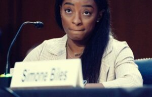 Simone Biles och andra gymnaster vittnar om sexuella övergrepp