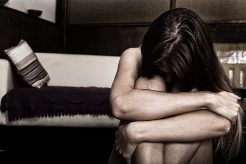 Olaga hot och utpressning som frihetsbrott