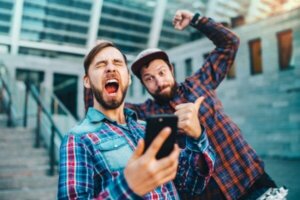 Online disinhibition effect: Att vara modigare på nätet än IRL