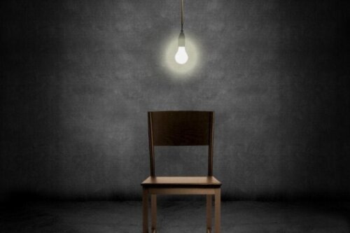 Bygg medkänsla för dig själv med tomma stolen-tekniken