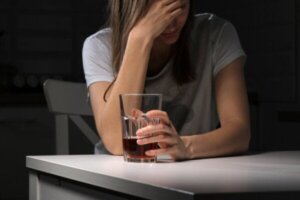 Att dricka alkohol gör dig ledsnare, inte lyckligare