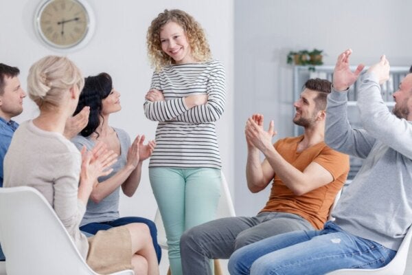 Anonyma Alkoholisters tolvstegsprogram för att övervinna beroende