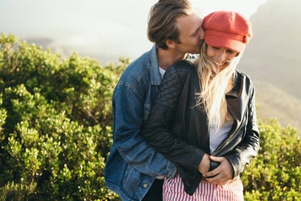 Vad är enfaldig kärlek enligt Sternberg?