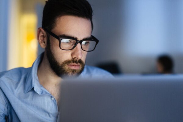 Utbrändhetssamhället: Är vi slavar under produktiviteten?