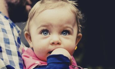 Hur vet bebisar vem de kan lita på?